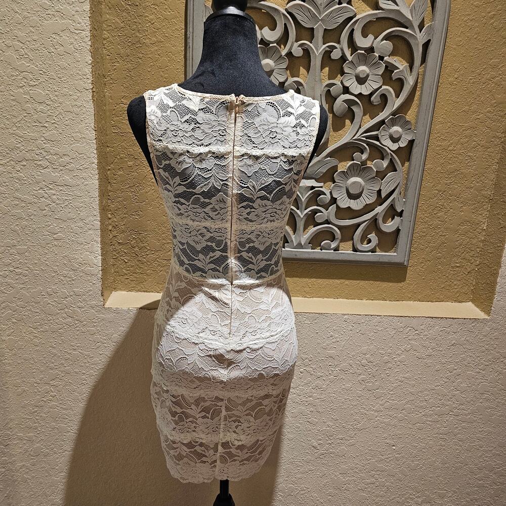 Guess XS Nude Lace Sheath Dress Cocktail Wedding Guest Romantic Chic Coquette - Picture 3 of 11